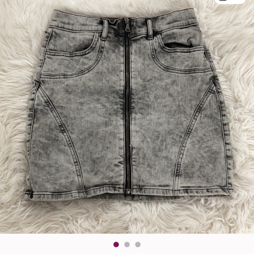 New without tags Express Gray Denim Skirt